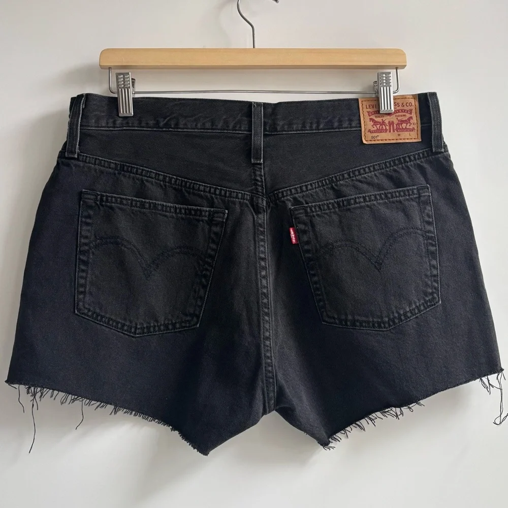 Levi’s 501 High Rise Raw Hem Black Denim Jean Shorts Size 32